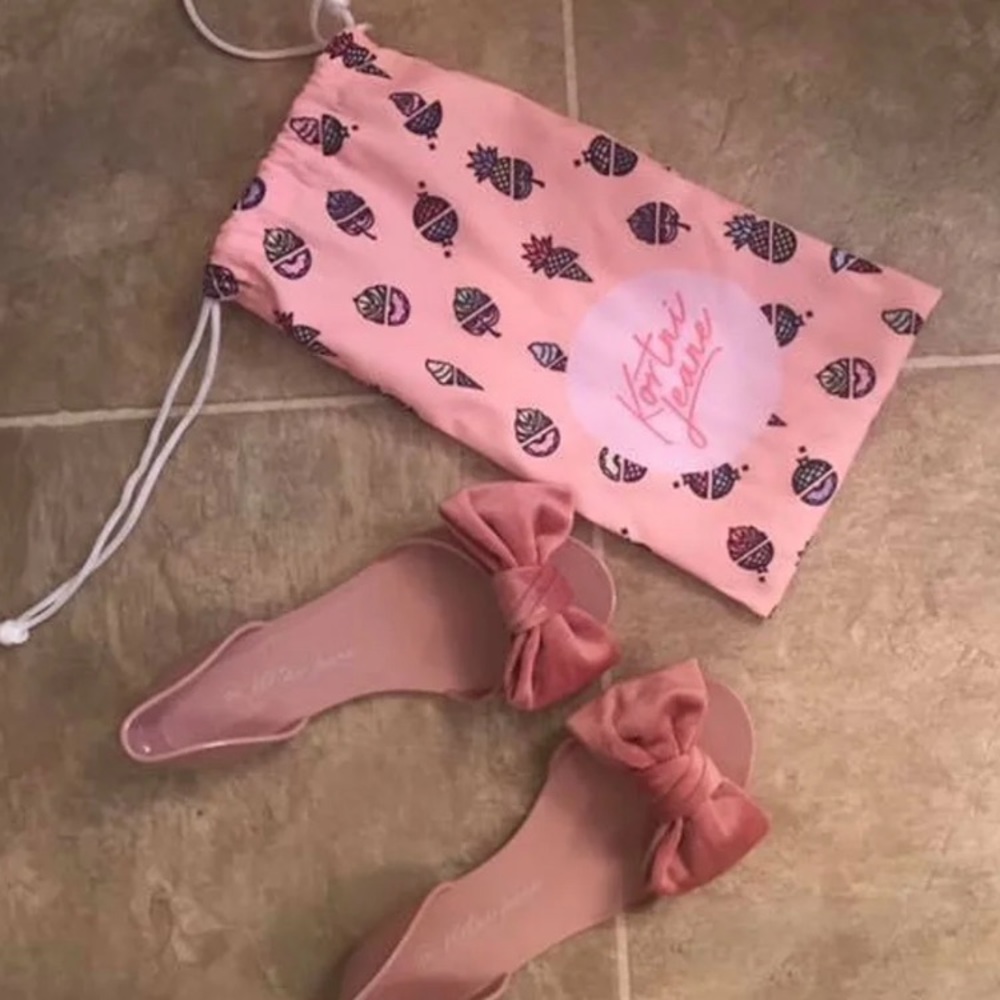 New in bag Kortni Jeane shoes 6